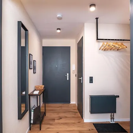 Stilvolles Mit Terrasse In *