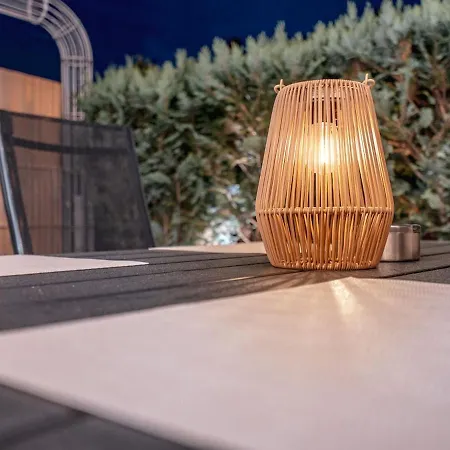 Apartment Stilvolles Mit Terrasse In *